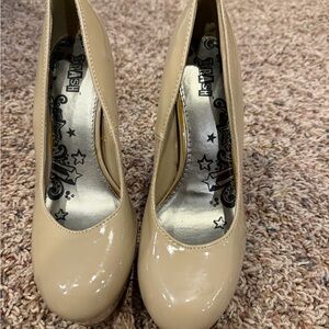 Brash Beige Patent Round-Toe Heels